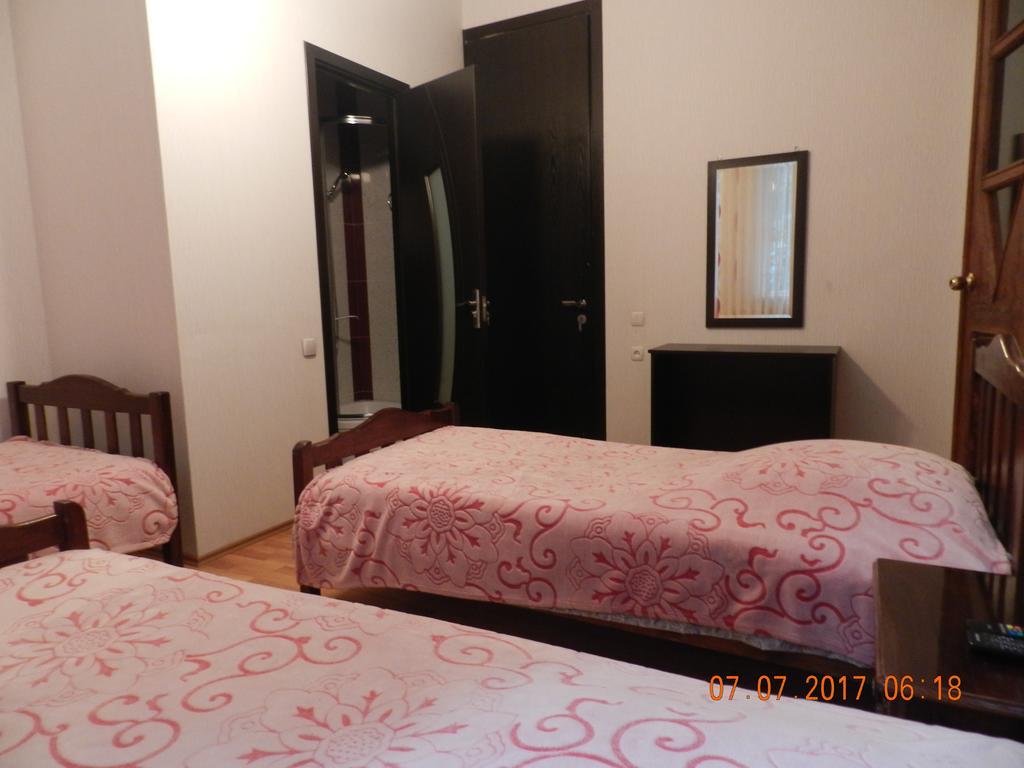 Room 404 Guest House ティビリシ エクステリア 写真