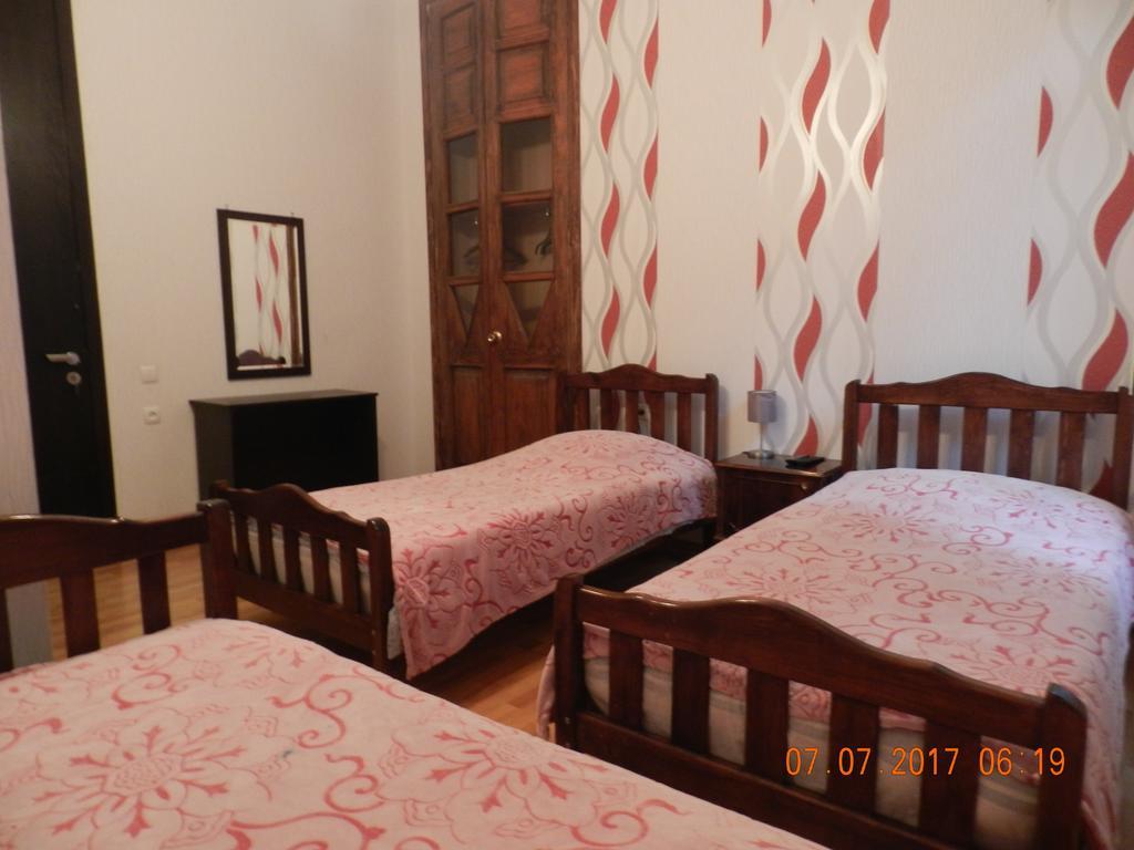 Room 404 Guest House ティビリシ エクステリア 写真