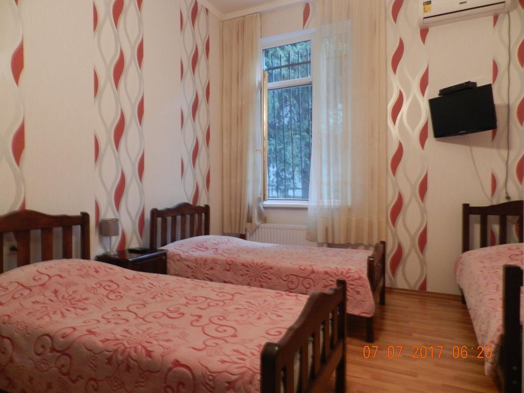 Room 404 Guest House ティビリシ エクステリア 写真