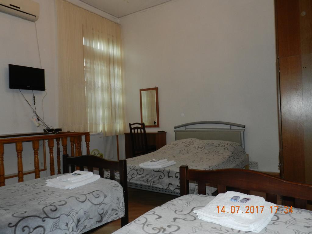 Room 404 Guest House ティビリシ エクステリア 写真