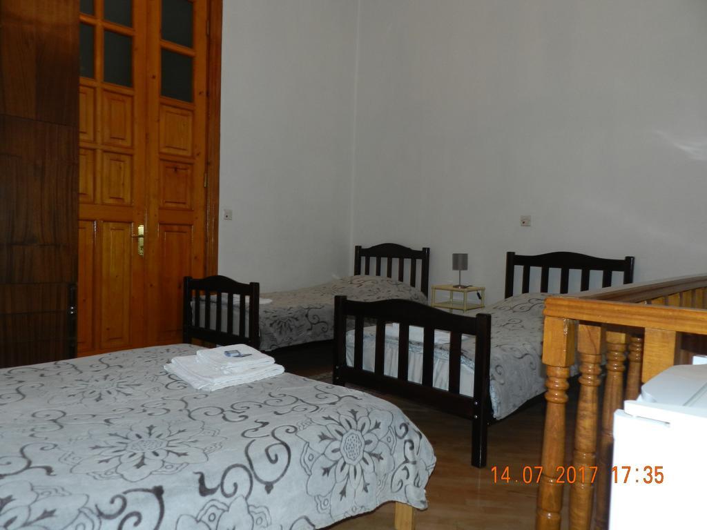 Room 404 Guest House ティビリシ エクステリア 写真